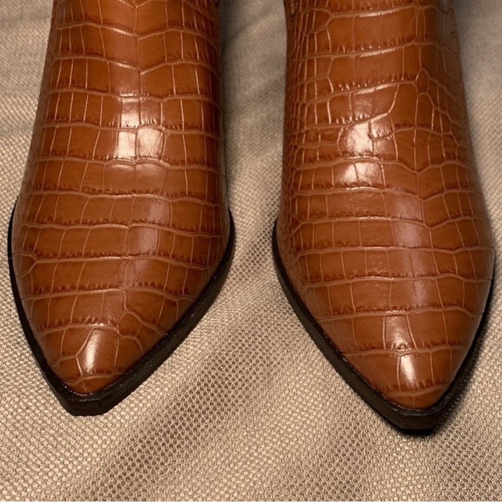 Chinese Laundry Utah Ankle Boot - Picture 3 of 6
